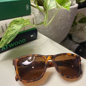 Goodr Bosley’s Bassett Hound Dreams Polarized Sunglasses Unisex